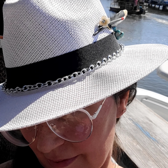 Classic White Ladies Hat - Picture 5 of 15